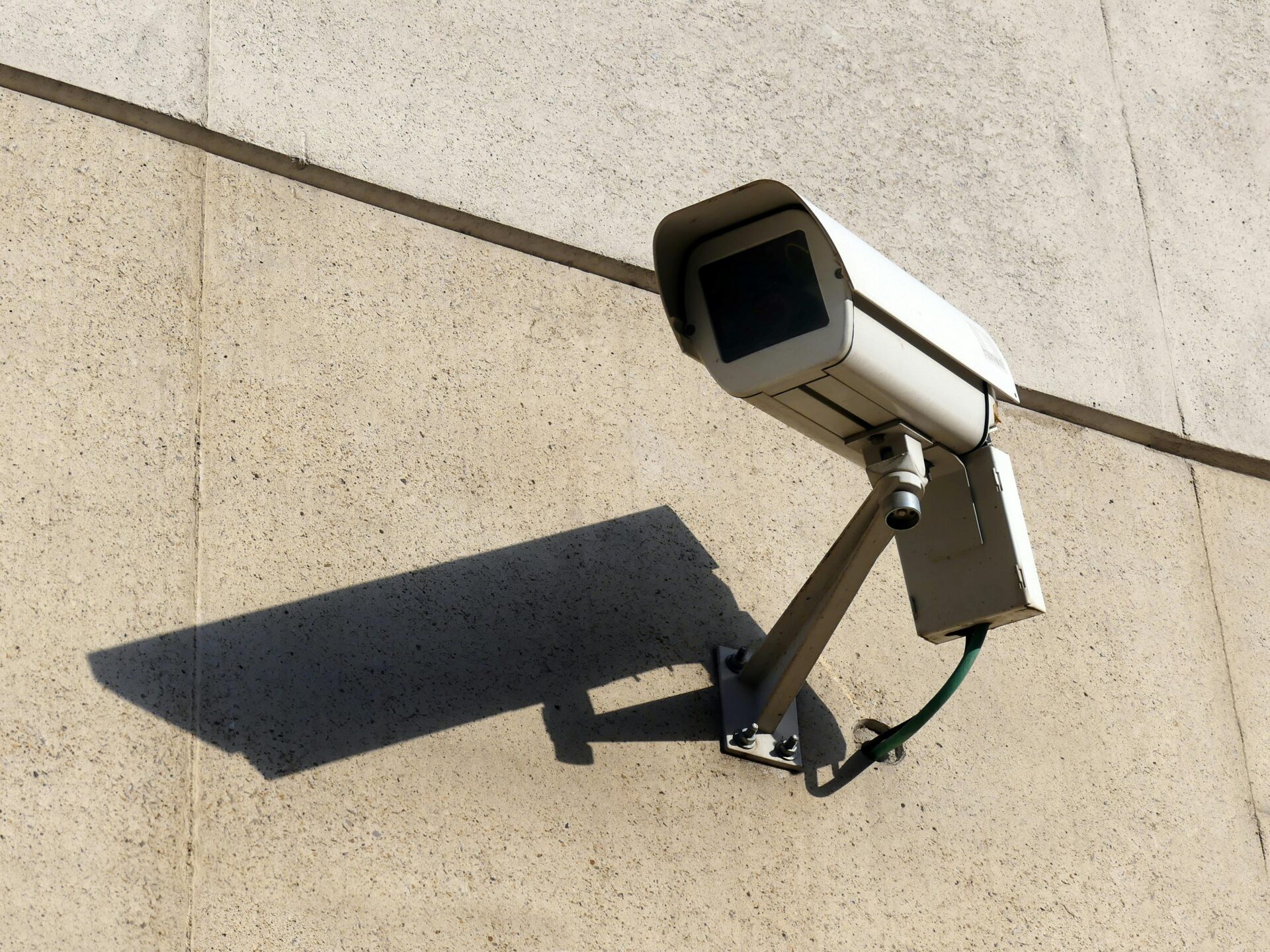 Nexcorium DVR https://www.pexels.com/photo/camera-de-surveillance-25391056/