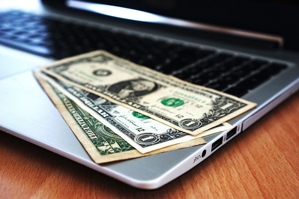 FTC bank fraud scams https://www.pexels.com/photo/1-us-dollar-bill-163056/