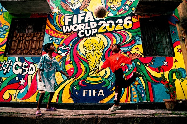 Hoxhunt FIFA World Cup 2026 https://www.pexels.com/photo/colorful-fifa-world-cup-2026-street-art-scene-38612669/