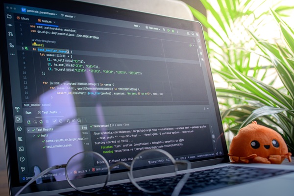 Ubuntu snap-confine https://www.pexels.com/photo/modern-laptop-with-code-and-plush-toy-in-bright-room-34804010/
