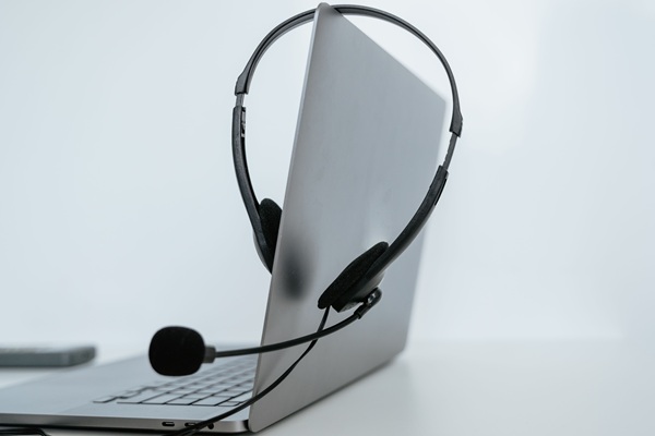 Microsoft Teams fake IT support https://www.pexels.com/photo/a-headset-on-a-laptop-7709095/